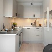 Schmales Esszimmer einrichten und harmonisch wirken lassen