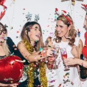 Silvester Outfit Damen Glanzvoll ins Neue Jahr 2025